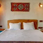 Avilla Cave فندق غوريمِيه
