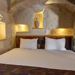 Avilla Cave فندق