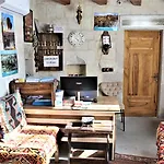 Avilla Cave * غوريمِيه