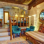 Avilla Cave * غوريمِيه