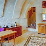 Avilla Cave غوريمِيه